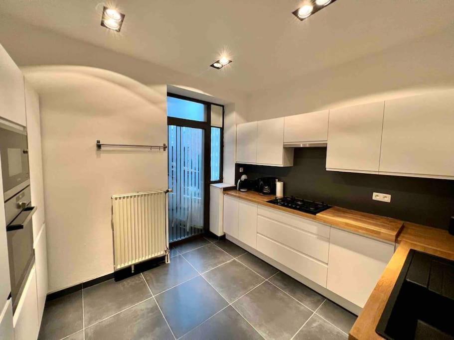 Bellevue - Grand Appartement Pour 5 Sur Les Quais De La Meuse Liège Exteriör bild
