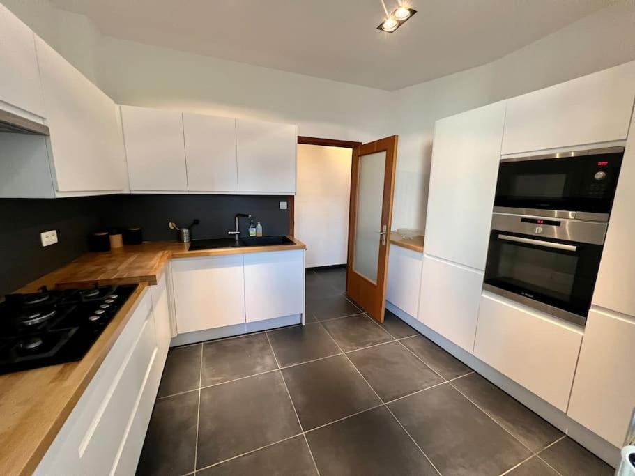 Bellevue - Grand Appartement Pour 5 Sur Les Quais De La Meuse Liège Exteriör bild
