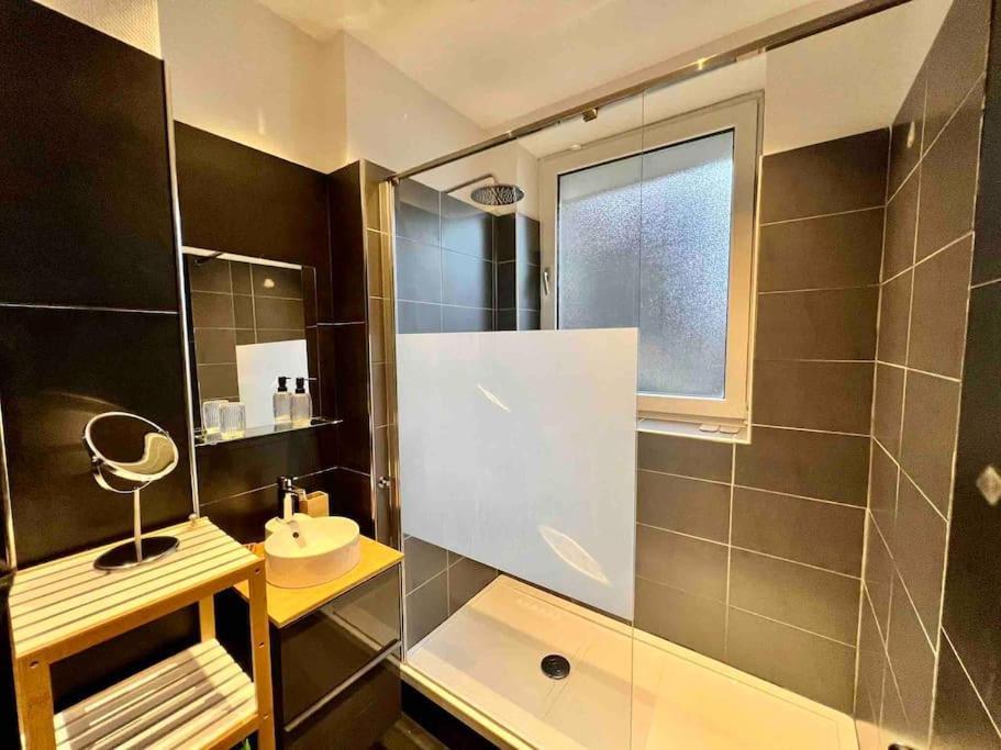 Bellevue - Grand Appartement Pour 5 Sur Les Quais De La Meuse Liège Exteriör bild